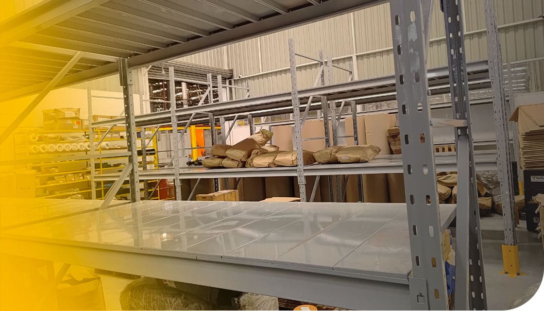 Prateleiras industriais: muito além da organização, um diferencial estratégico na logística