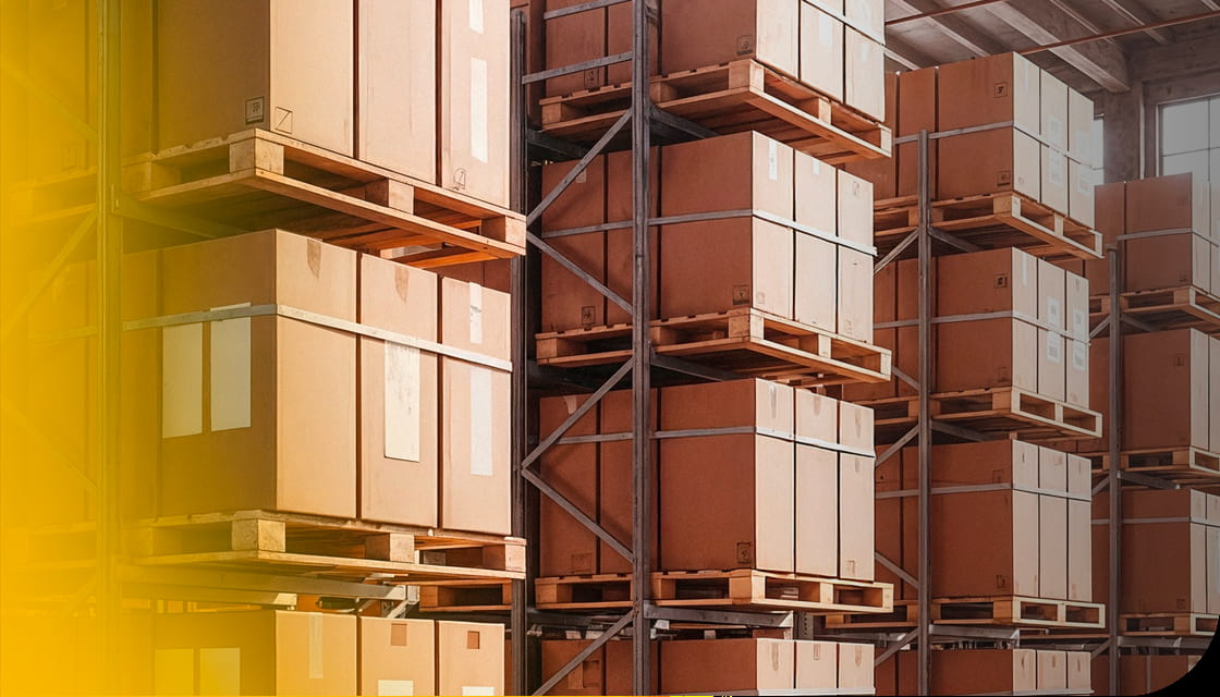 Como a armazenagem vertical ajuda a otimizar espaço e aumentar a produtividade do armazém