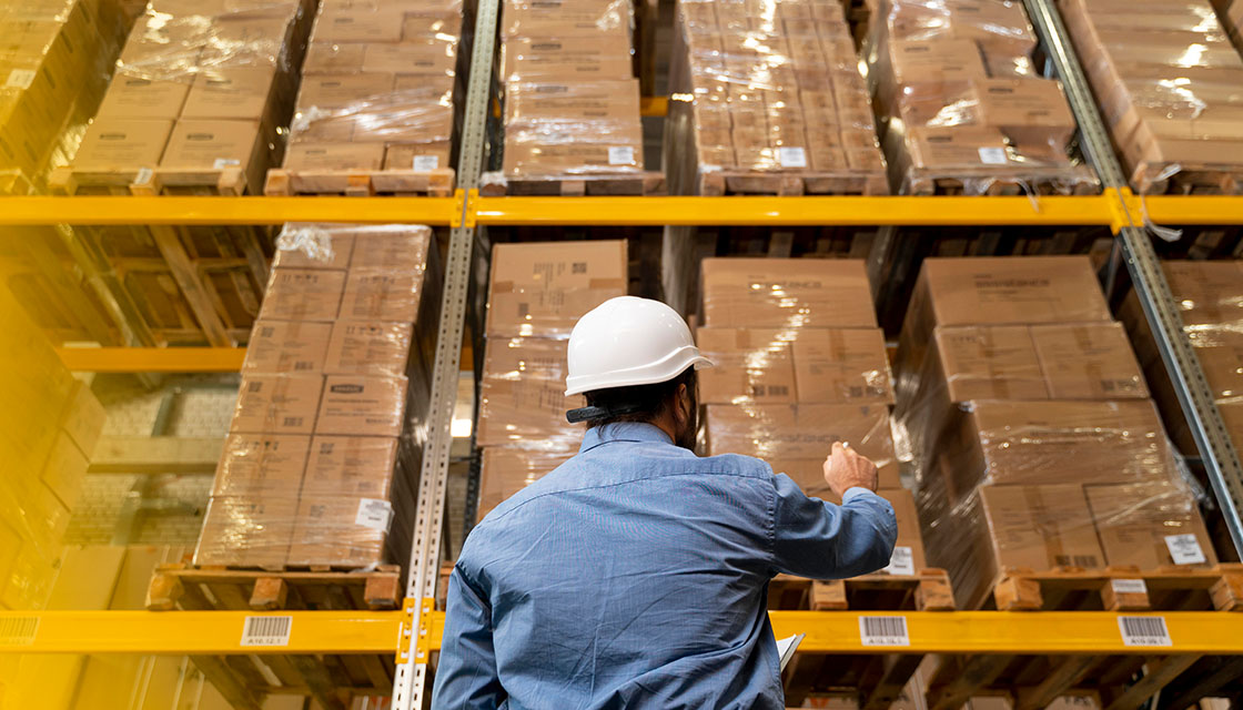 O que diferencia operações medianas de operações de referência?